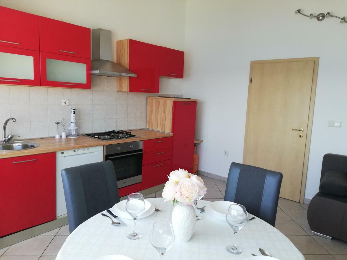 Apartment Petra Dugi Rat Eksteriør bilde